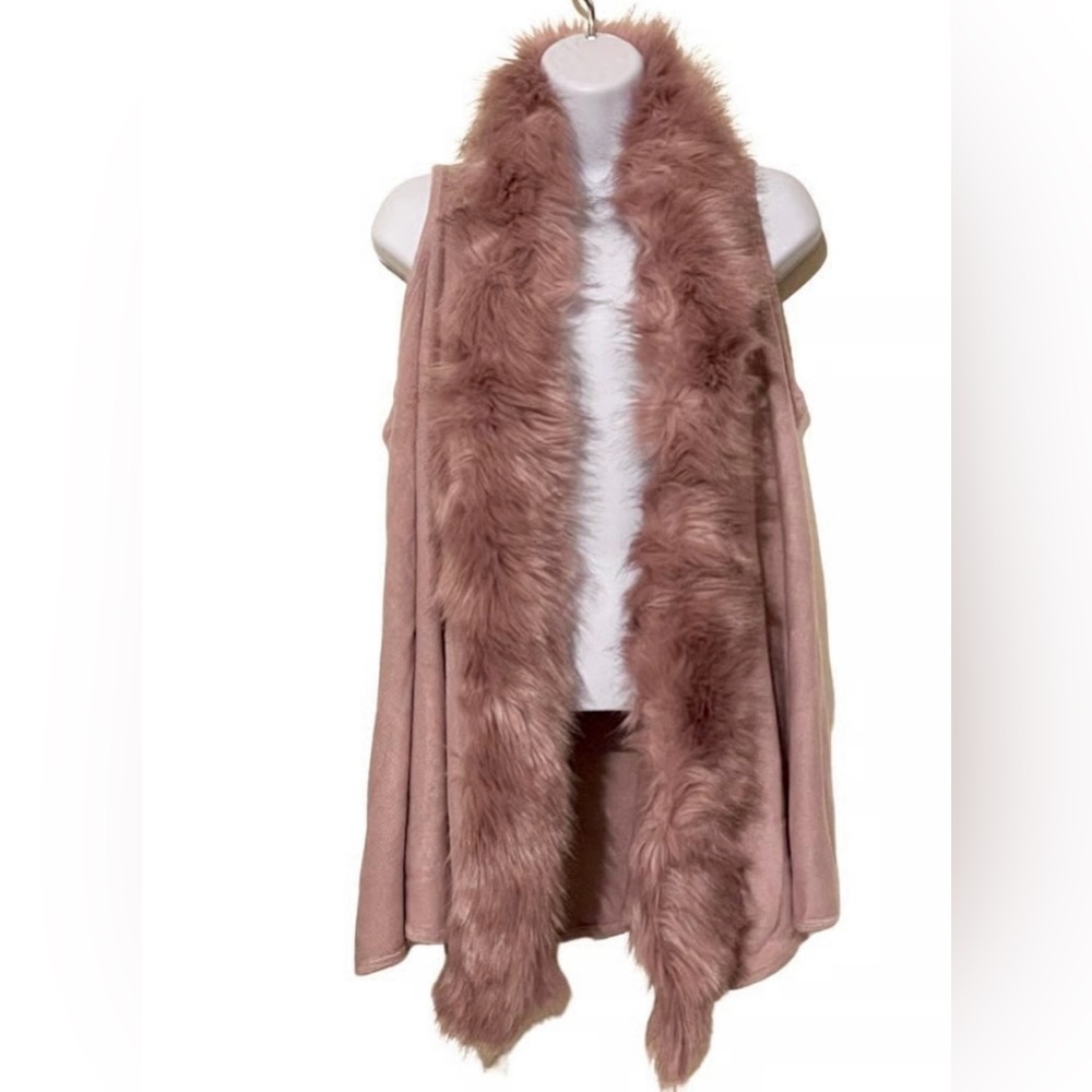 Questions Chic Faux Fur Trimmed Scarf Vest in Dusty Rose One Size